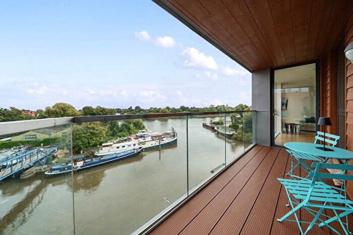 2 Bedroom Flat To Rent In Malthouse Court, High Street, Brentford, TW8