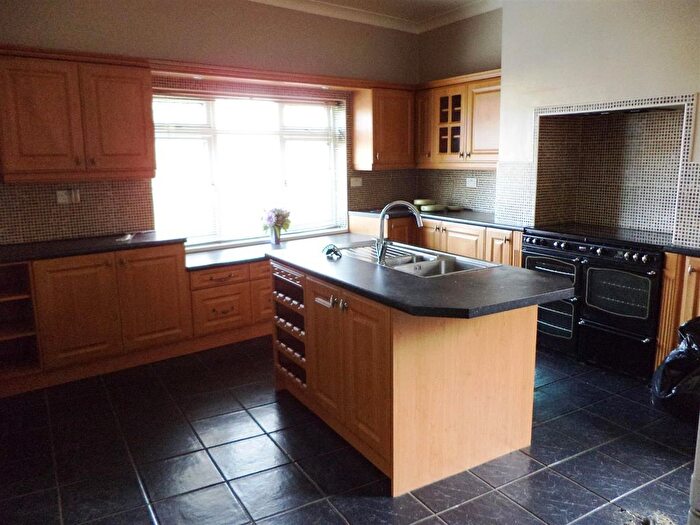 3 Bedroom End Terrace House To Rent In Cambridge Street, Castleford, WF10
