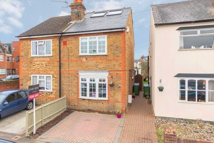 4 Bedroom Semi-Detached House To Rent In Sunbury Lane, Walton-On-Thames, KT12