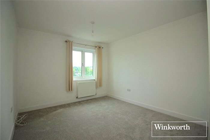 2 Bedroom Flat For Sale In Grade Close, Elstree, Borehamwood, Hertfordshire, WD6