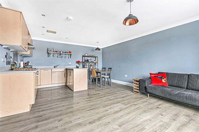 2 Bedroom Flat To Rent In Reliance Way, Oxford, OX4