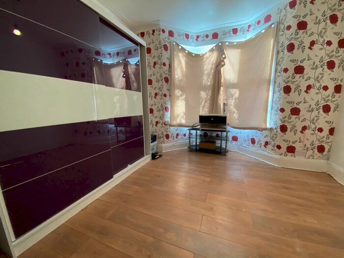 1 Bedroom Flat To Rent In Harvey Road, Ilford, IG1