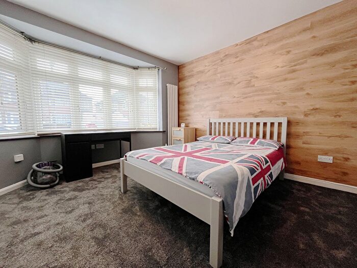 1 Bedroom Flat To Rent In Browning Way, Hounslow, TW5