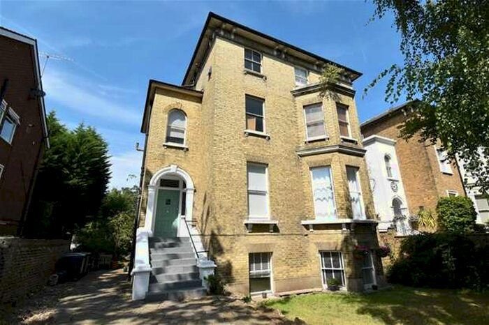 1 Bedroom Flat To Rent In Surbiton Hill Park, Surbiton, KT5