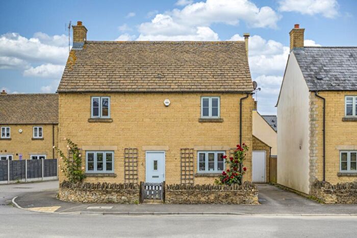 3 Bedroom Detached House For Sale In Winchcombe Gardens, South Cerney, GL7