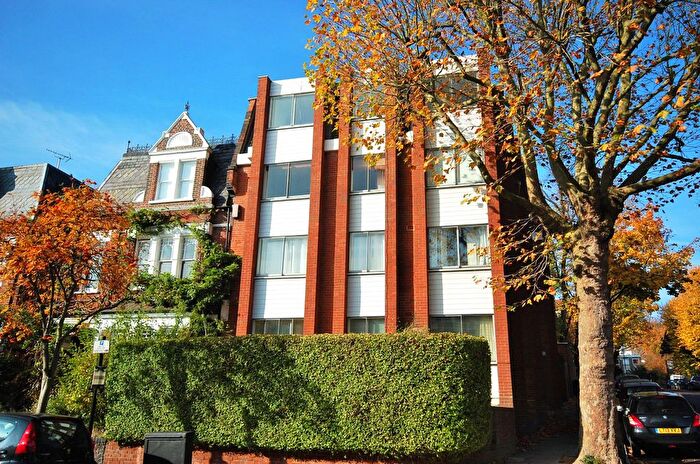 2 Bedroom Flat To Rent In Lowndes Lodge, Whitehall Park, London, United Kingdom, N19
