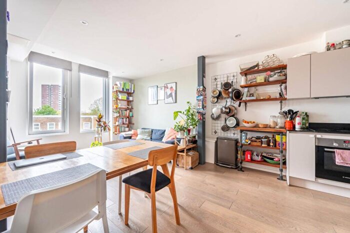 2 Bedroom Flat To Rent In Canterbury Road, Maida Vale, London, NW6