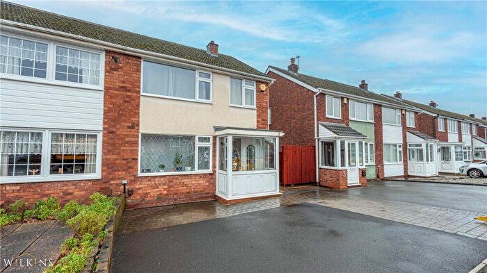 3 Bedroom Semi Detached House For Sale In Castle View, Tamworth, Staffordshire, B77