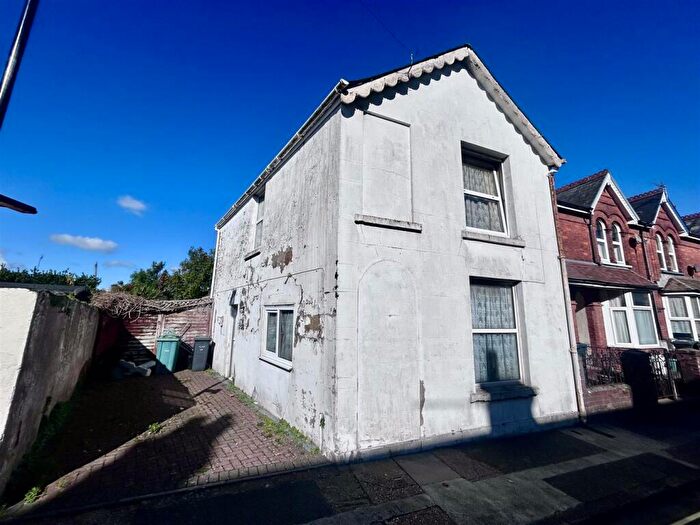 3 Bedroom Detached House For Sale In Lugley Street, Newport, PO30