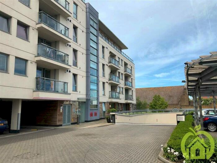 2 Bedroom Apartment For Sale In Zetex Apartments, Mercury Gardens, Romford, RM1