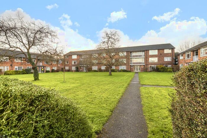 3 Bedroom Apartment To Rent In Maidenhead, Berkshire, SL6
