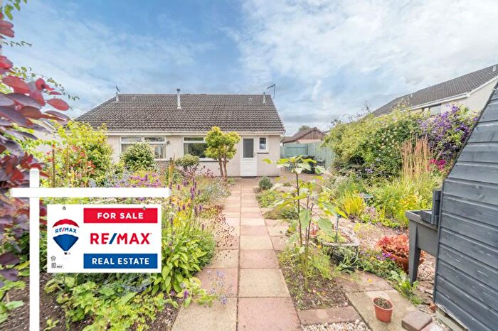2 Bedroom Semi-Detached Bungalow For Sale In Mcbain Place, Kinross, KY13
