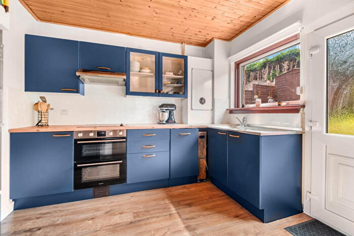 3 Bedroom Semi-Detached House For Sale In Charleston Drive, Dundee, DD2