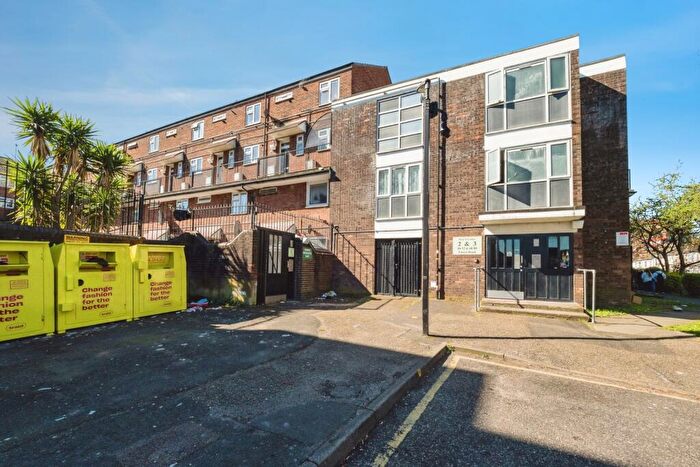 3 Bedroom Maisonette For Sale In Forest Road, London, E17