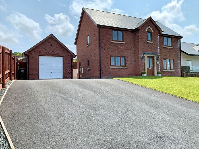 4 Bedroom Detached House For Sale In Pen Rhos Y Maen, Llanidloes, Powys, SY18