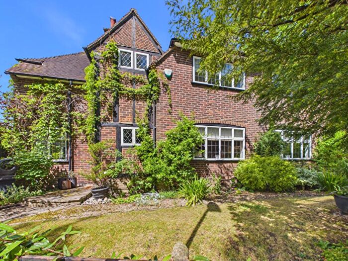 3 Bedroom Detached House For Sale In Selby Close, Chislehurst, Kent, BR7