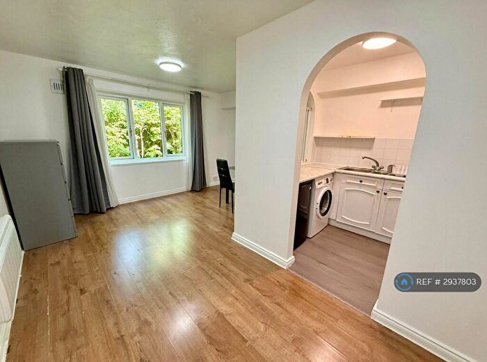 1 Bedroom Flat To Rent In Faulkner Close, Dagenham, RM8