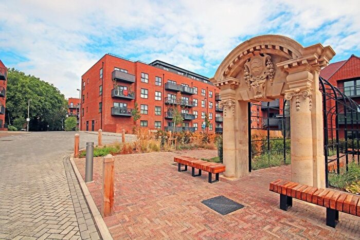 1 Bedroom Flat For Sale In Pitcher Lane, Ashford, TW15
