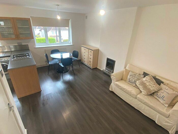 2 Bedroom Flat To Rent In Allerton Hall Courtyard, Wensley Avenue, Leeds, LS7