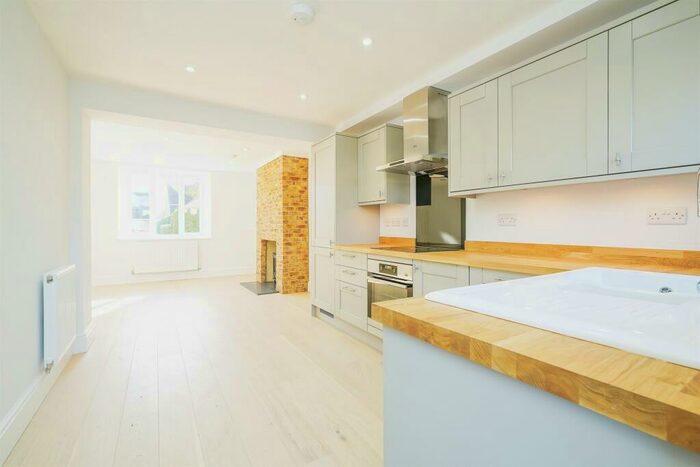 2 Bedroom Semi-Detached House For Sale In Fairseat Close, Carterton, OX18