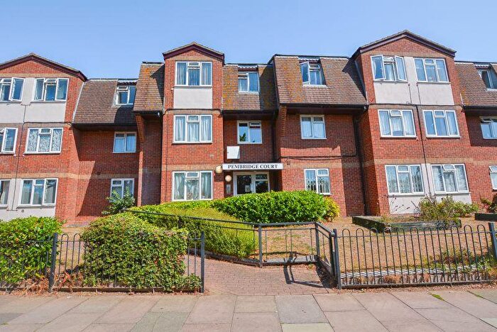 1 Bedroom Flat For Sale In Riviera Drive, Southend-On-Sea, SS1