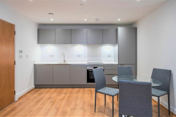 2 Bedroom Flat To Rent In Whyteleafe House, Well Farm Road, Whyteleafe, CR3