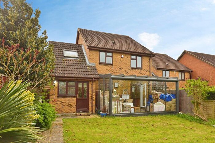 4 Bedroom Detached House For Sale In Chalfont Close, Bradville, Milton Keynes, MK13