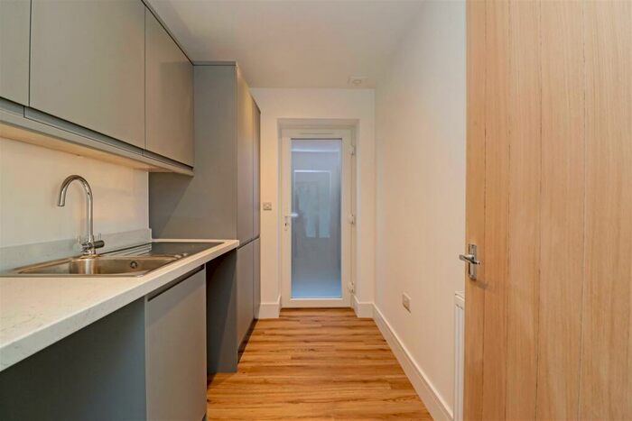 4 Bedroom Detached House For Sale In Brambling Road, Horsham, RH13