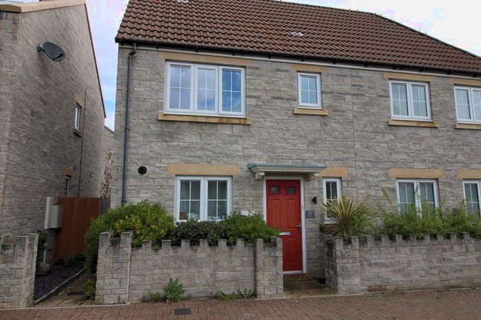 3 Bedroom Property To Rent In Bramley Road, Somerton, TA11