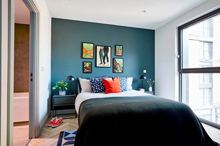 2 Bedroom Apartment To Rent In Dovetail, Box Makers Yard, BS2
