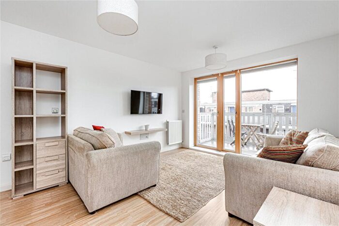 2 Bedroom Flat To Rent In Chadwick House, Latchmere Street, SW11