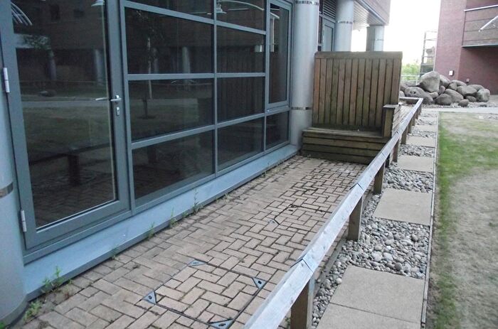 1 Bedroom Flat To Rent In Apartment, Landmark, Waterfront West, Brierley Hill, West Midlands, DY5