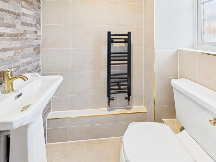 4 Bedroom Property To Rent In Cherrytrees, Coulsdon, CR5
