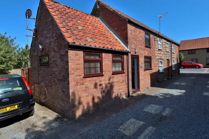 1 Bedroom End Of Terrace House To Rent In High Street, NR33