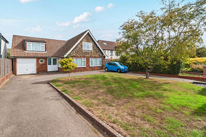 4 Bedroom Detached House For Sale In Tippendell Lane, St. Albans, AL2