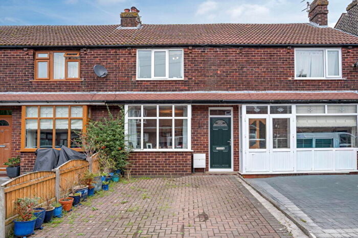 2 Bedroom Terraced House For Sale In Laneside Road, New Mills, SK22