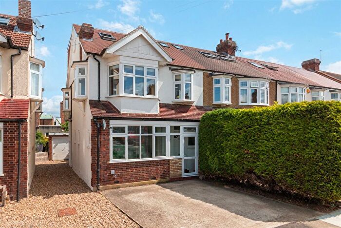 4 Bedroom End Terrace House For Sale In Cherrywood Lane, Cannon Hill, SM4