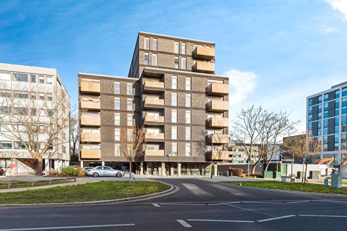 2 Bedroom Flat For Sale In The Boulevard, Crawley, RH10