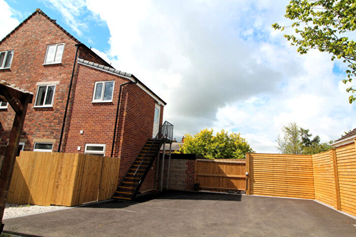 3 Bedroom Flat To Rent In Church Gresley, DE11