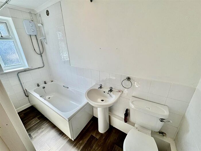 2 Bedroom Cottage To Rent In Baptist Square, Pwllheli, LL53