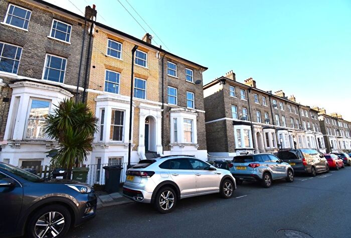 2 Bedroom Flat To Rent In Flaxman Road, Camberwell, London, S5