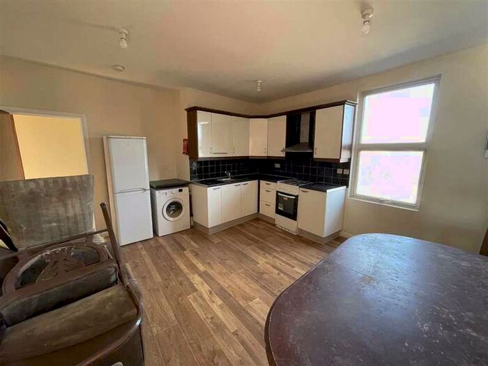 3 Bedroom Flat To Rent In Second Floor, Southall, Middlesex, UB1