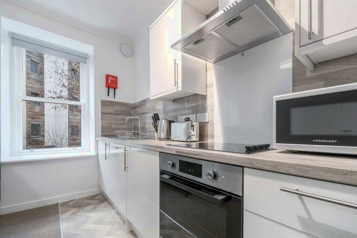 2 Bedroom Flat To Rent In Cowgate, Holyrood, Edinburgh, EH1