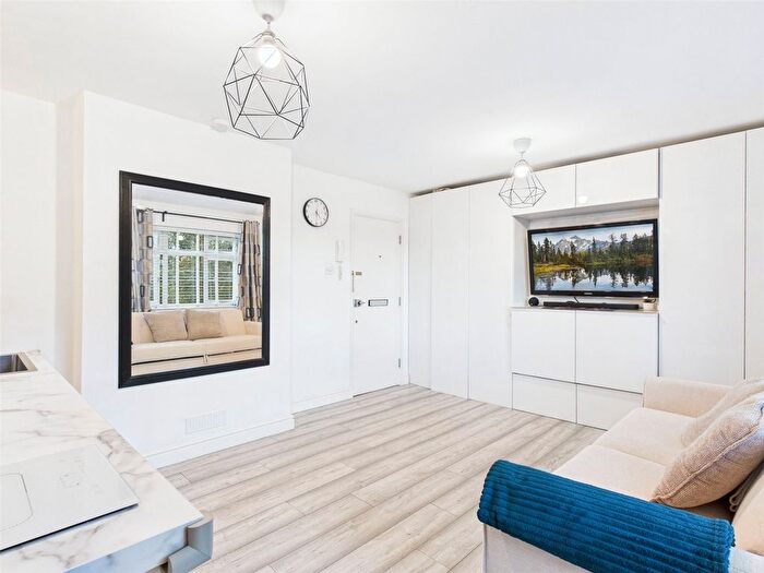 1 Bedroom Flat For Sale In Haversham Court, Greenford, UB6