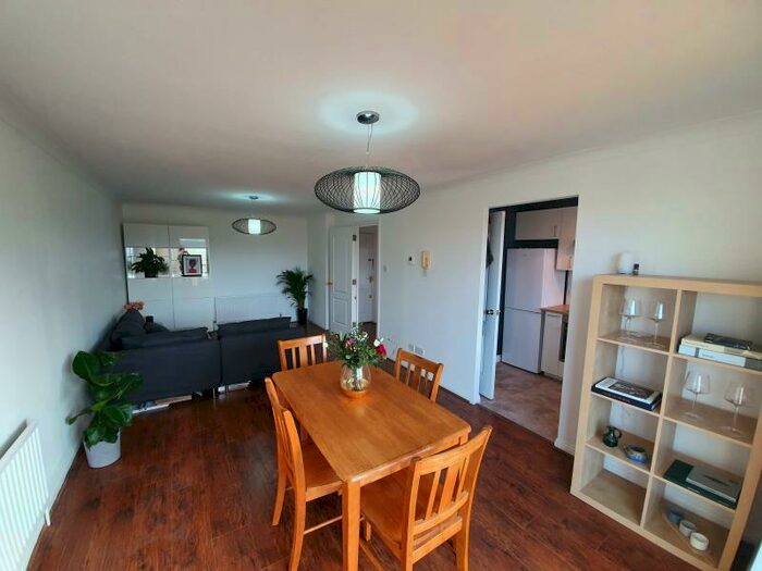 1 Bedroom Apartment To Rent In Scarbrook Road, CR0