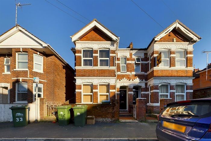 5 Bedroom House To Rent In Coventry Road, Southampton, SO15