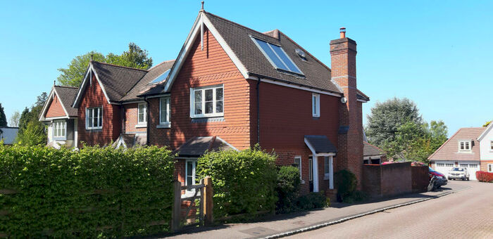 4 Bedroom Semi-Detached House To Rent In Lyngarth Close, Bookham, KT23