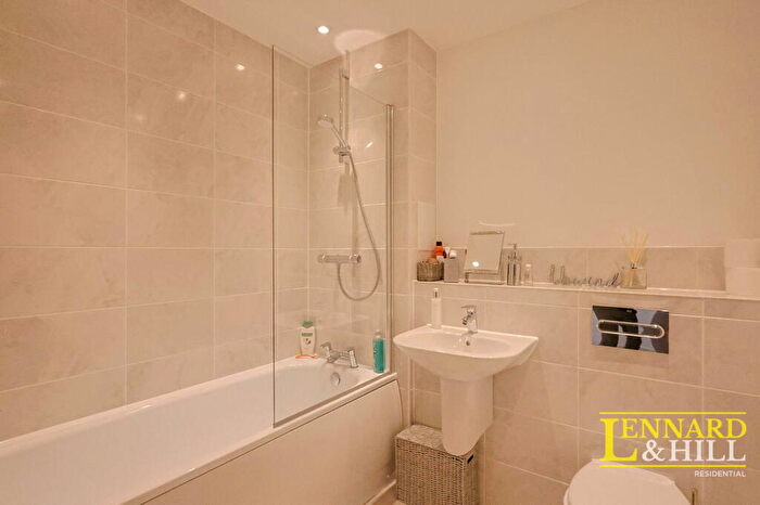 2 Bedroom Flat For Sale In Dovestone Close, Grays, RM20