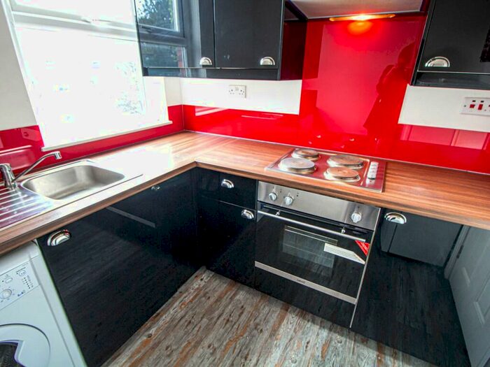 Apartment To Rent In Apt, Belle Vue Road #, LS3