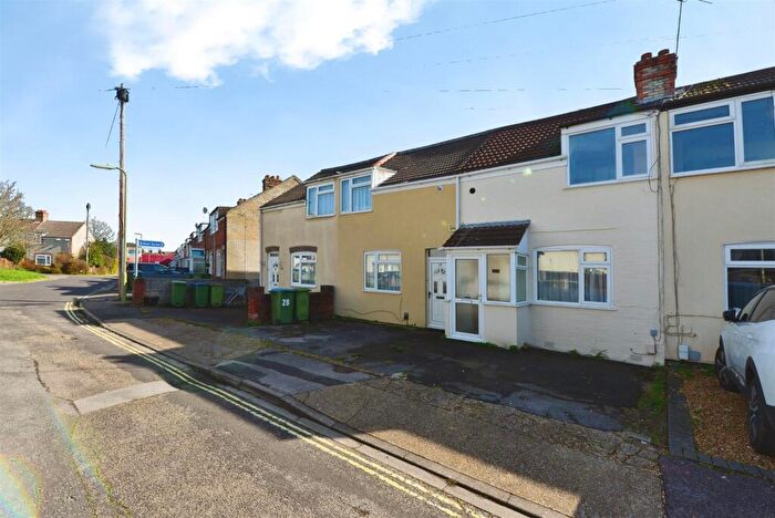 2 Bedroom Terraced House For Sale In Derlyn Road, Fareham, PO16
